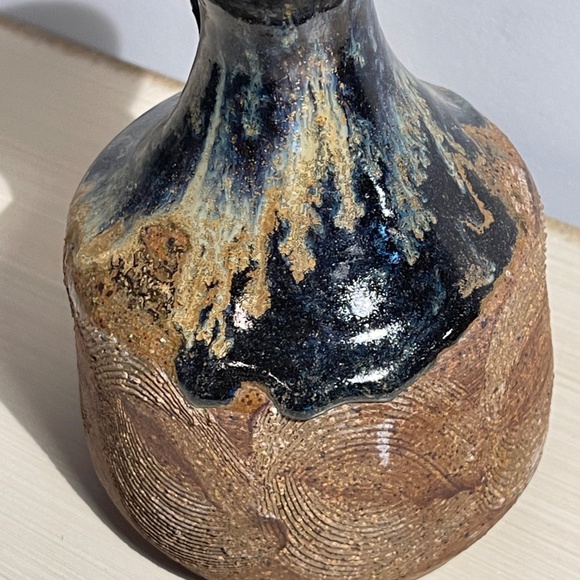 Jug Style Designed Pottery by TERRY - Picture 4 of 9